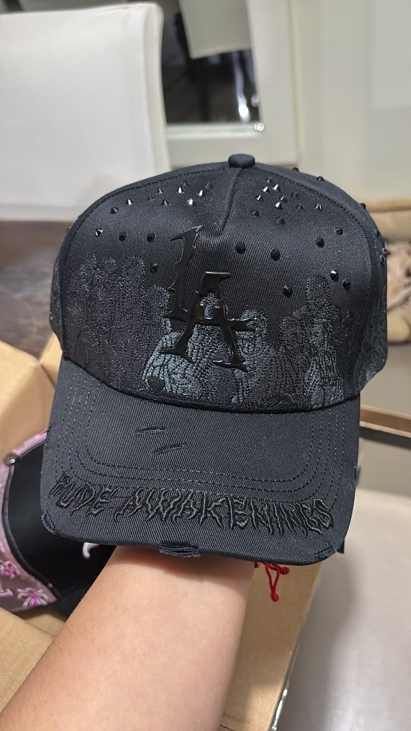 Customer photo review of GORRA BAEZ X SHIFU "RESURRECTED STREETS"