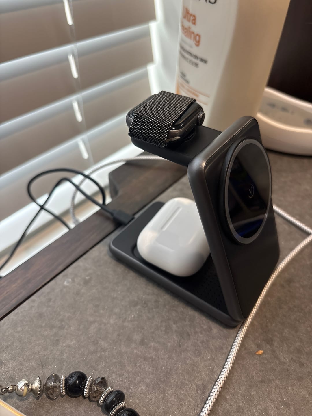 Customer photo review of Voltaro VN810 Qi2 Foldable 3-in-1 Fast Wireless Charger