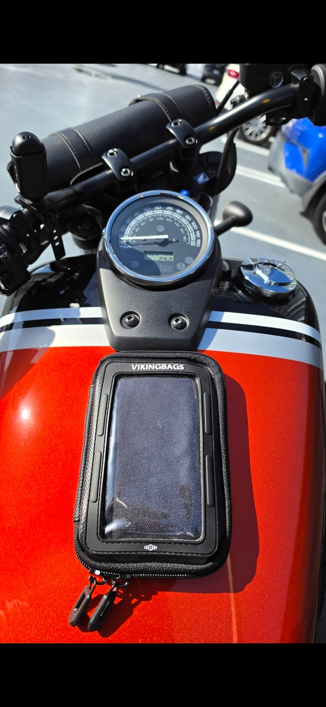 Customer photo review of Viking Magnetic Honda Motorcycle Tank Bag