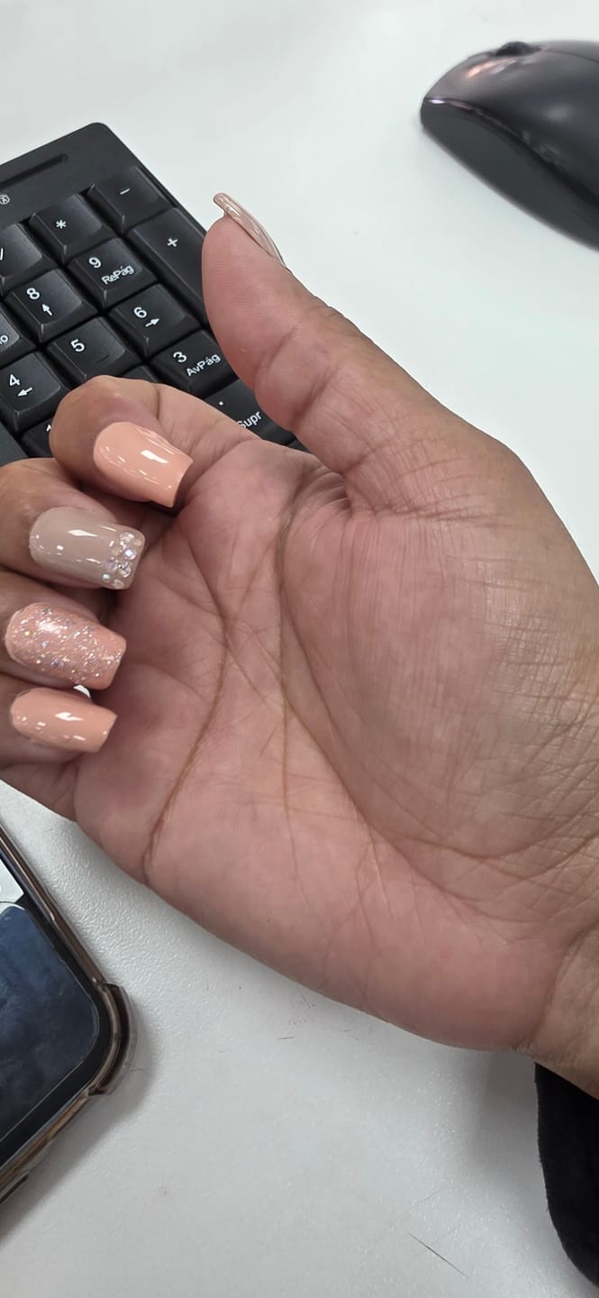 Customer photo review of NAIL PRO Esmalte Permanente 8 ml X154 (ex223) Rosado pastel micro glitter