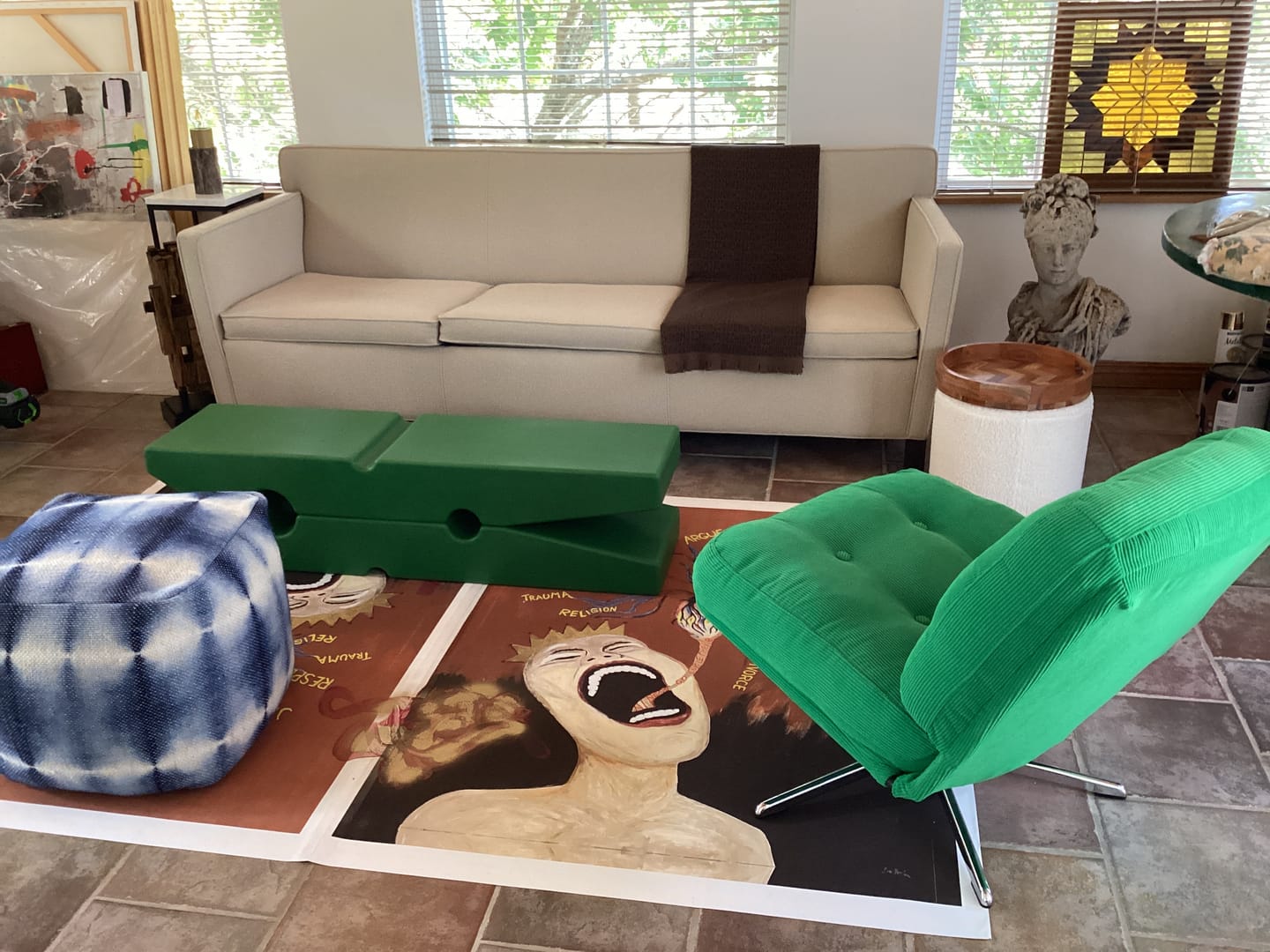 Customer photo review of Clip Shaped Side Table TV Stand