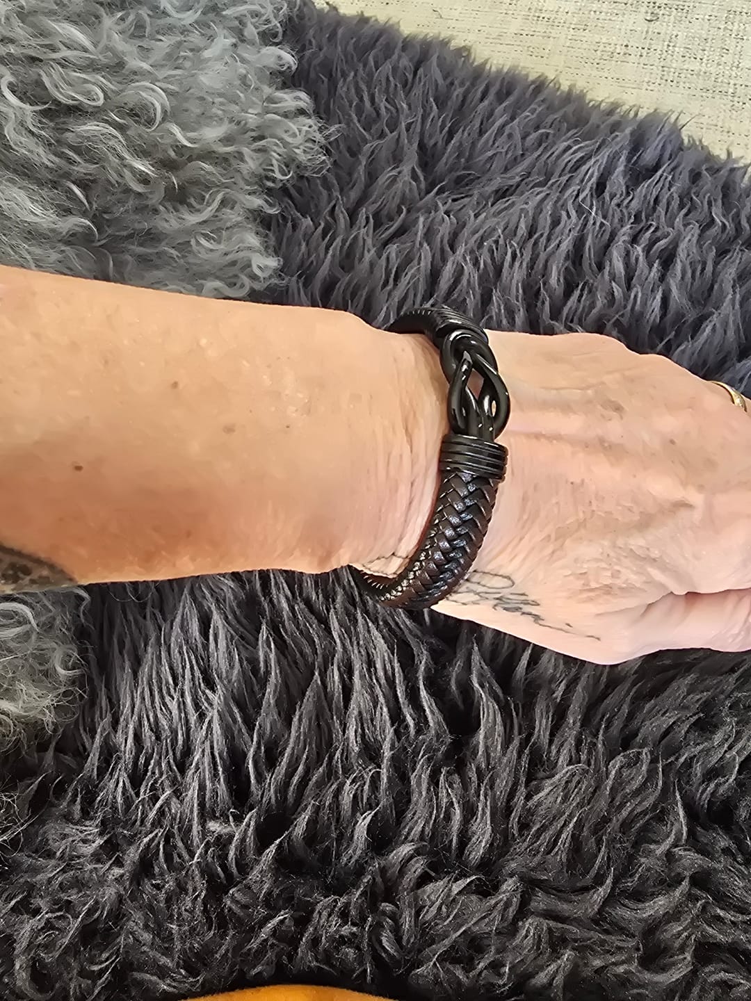 Customer photo review of Buddha Stones Endless Knot Pattern Titanium Steel Balance Leather Buckle Bracelet