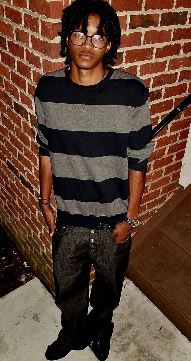 Customer photo review of Omirad “Black Raw Button Denim Jeans”