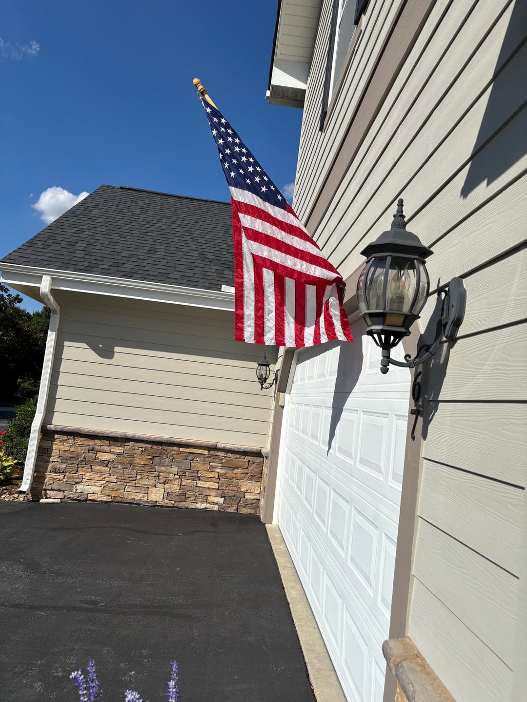 Customer photo review of Non-Tangle Flagpole Spinners