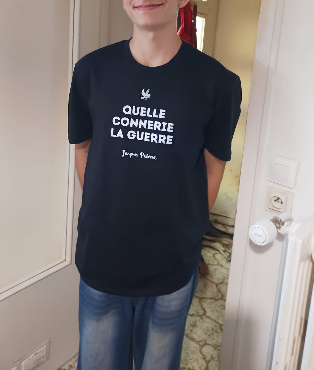 Customer photo review of T-shirt Unisexe 100% Coton Bio Quelle connerie la guerre (B)