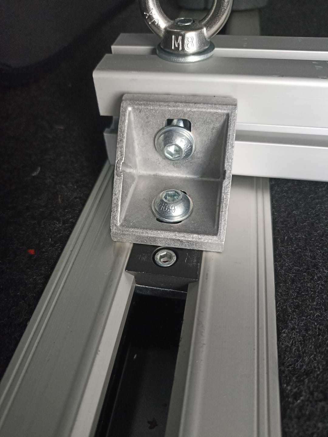Customer photo review of Ford Tourneo Custom ab 2023 (V710) Nutenstein Fitting M8 Befestigung Schienensystem