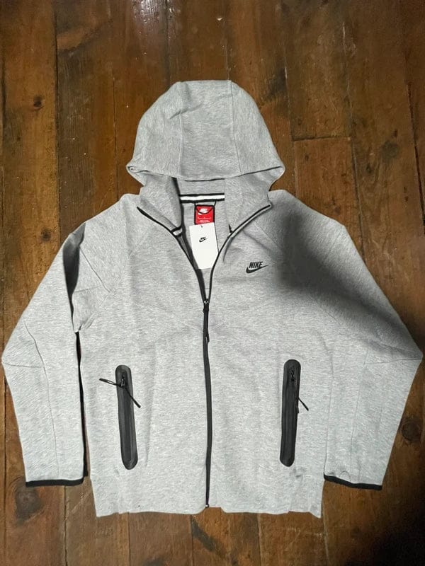 Customer photo review of Sweat à capuche Nik tech fleece gris S