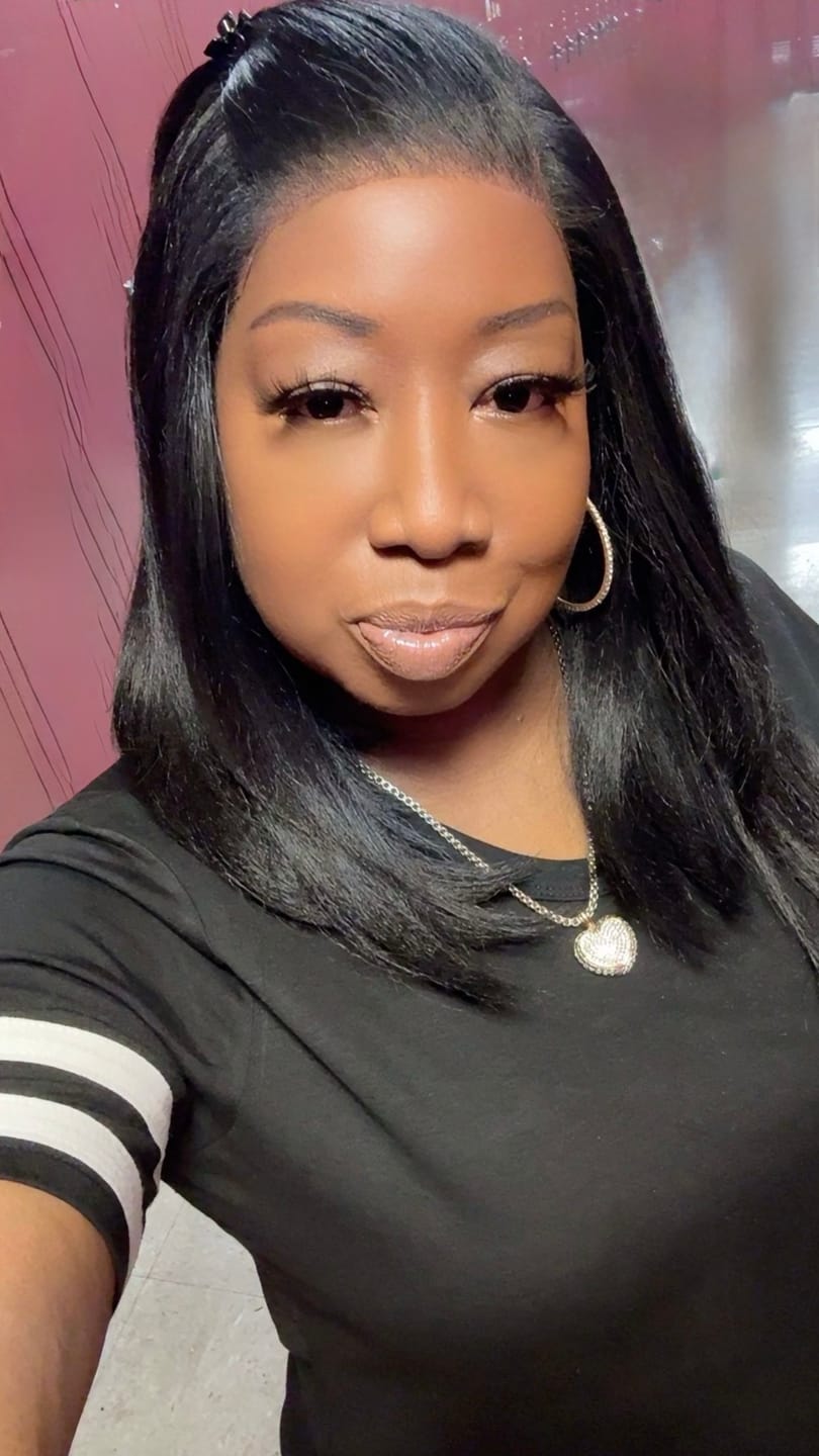 Customer photo review of Outre Swoop Perfect Hairline Glueless HD 13x4 Lace Front Wig - SWOOP 17