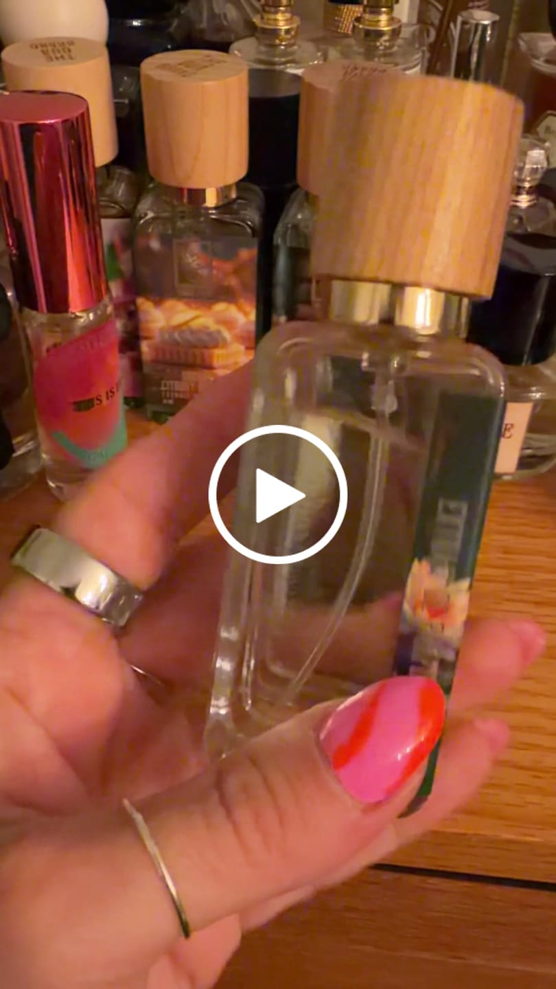 Customer video review of Misty Lily