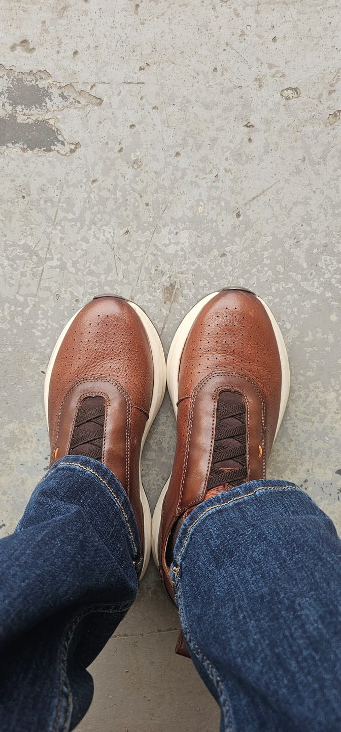 Customer photo review of SNEAKER SUELA ULTRA LIGERA AGUJETAS ELÁSTICAS PIEL AZUL