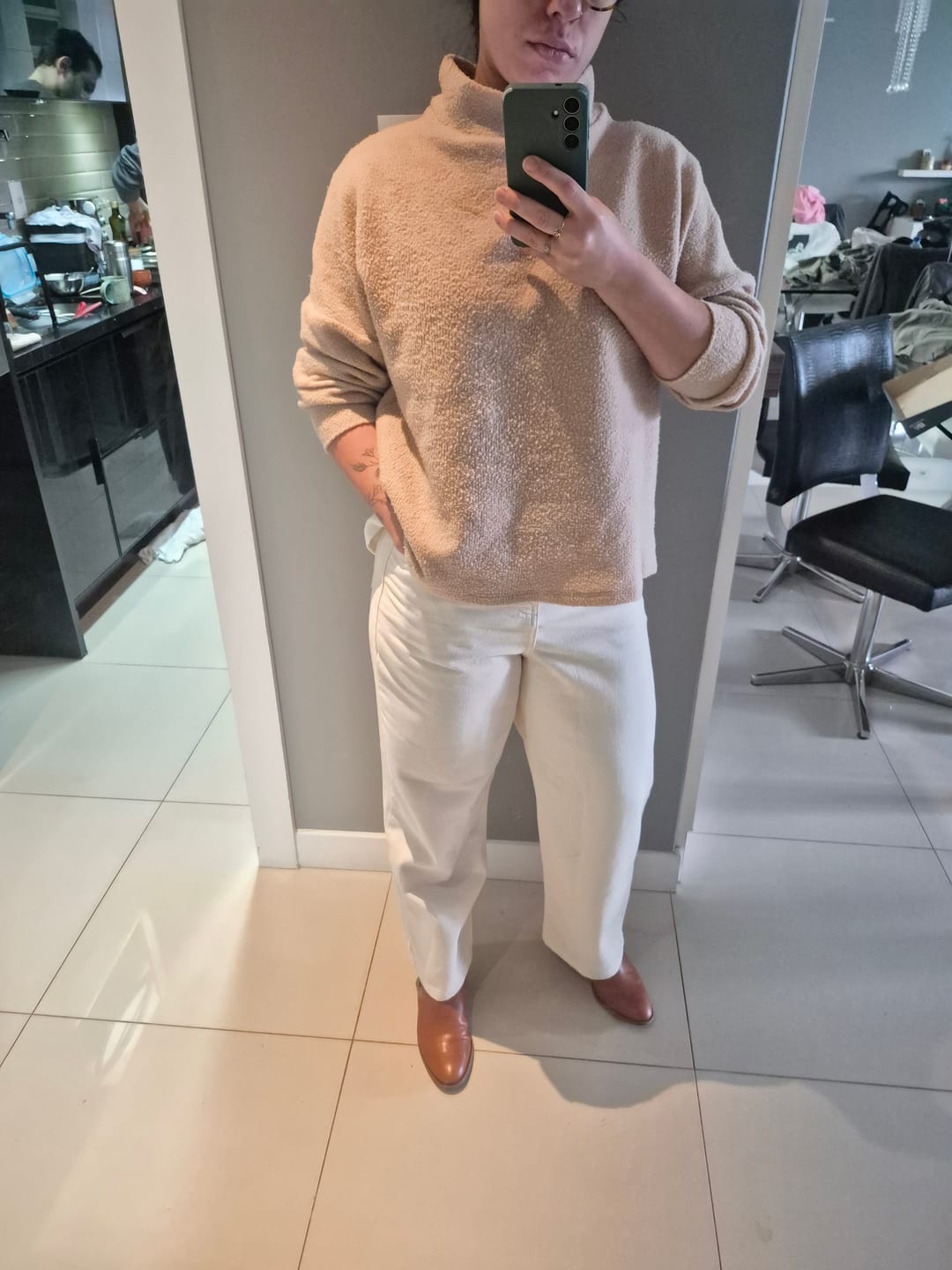 Customer photo review of Calça Jeans Reta Araçá Bege Natural