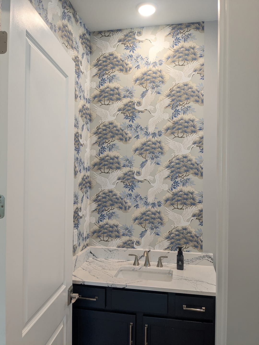Customer photo review of York AF6591 Sprig & Heron Light Blue Wallpaper