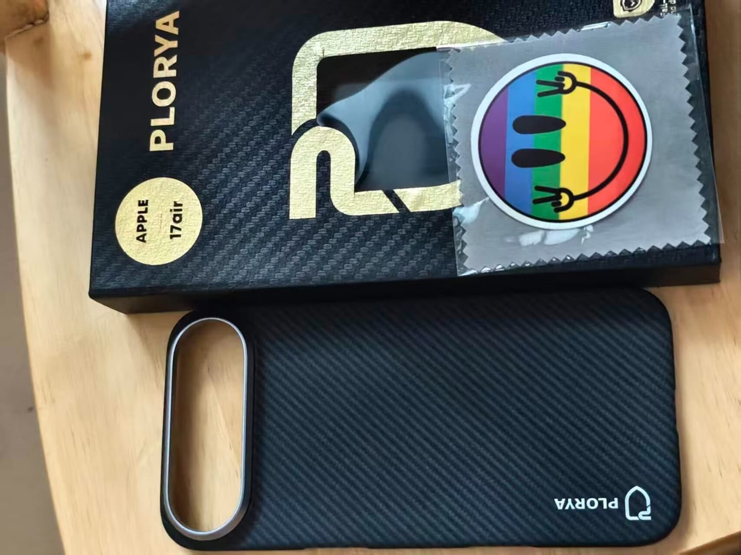 Customer photo review of Plorya Black & Blue Twill Aramid Fiber Case