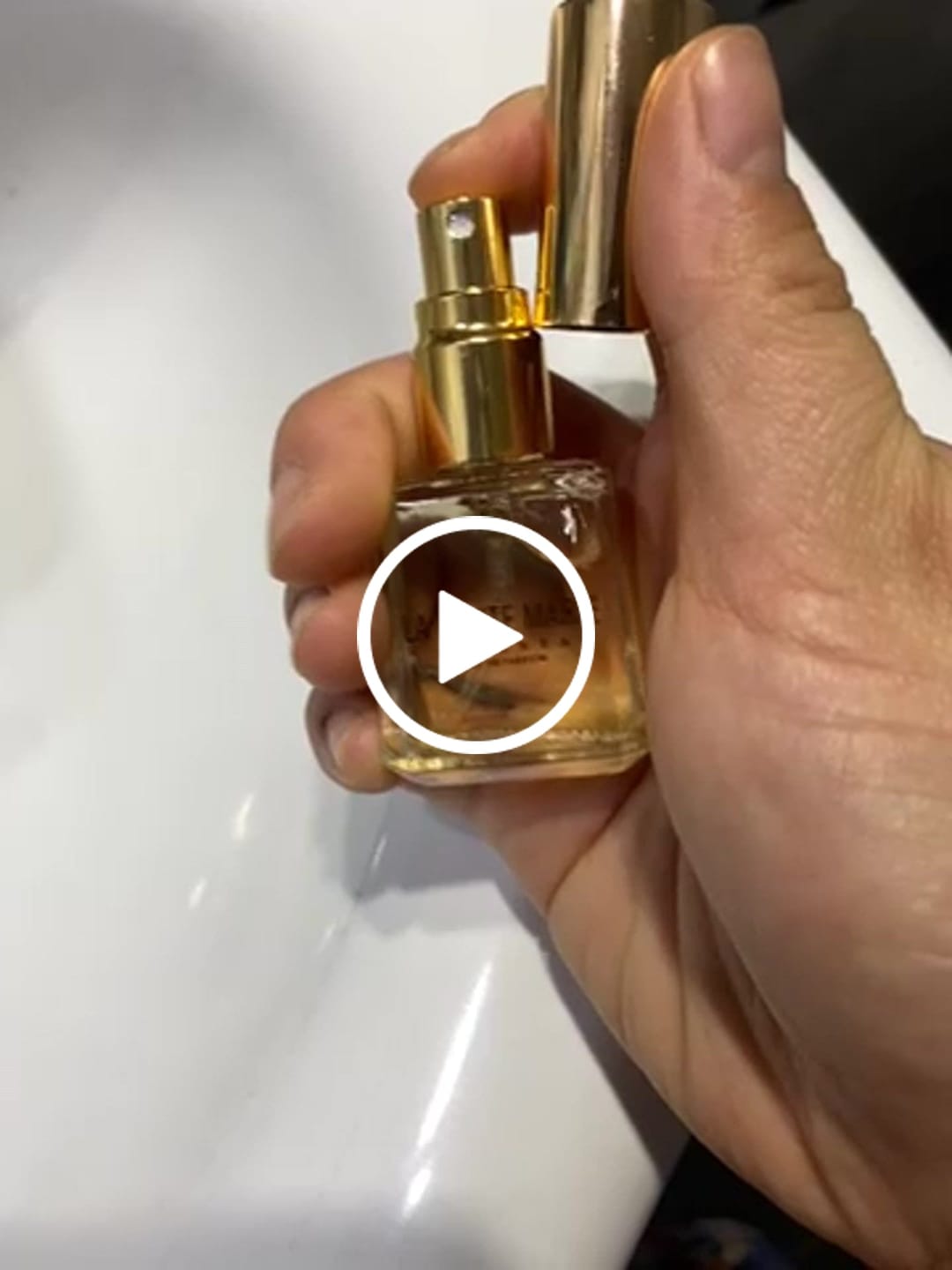 Customer video review of Mini Perfume 10ml - Tamaño Viaje