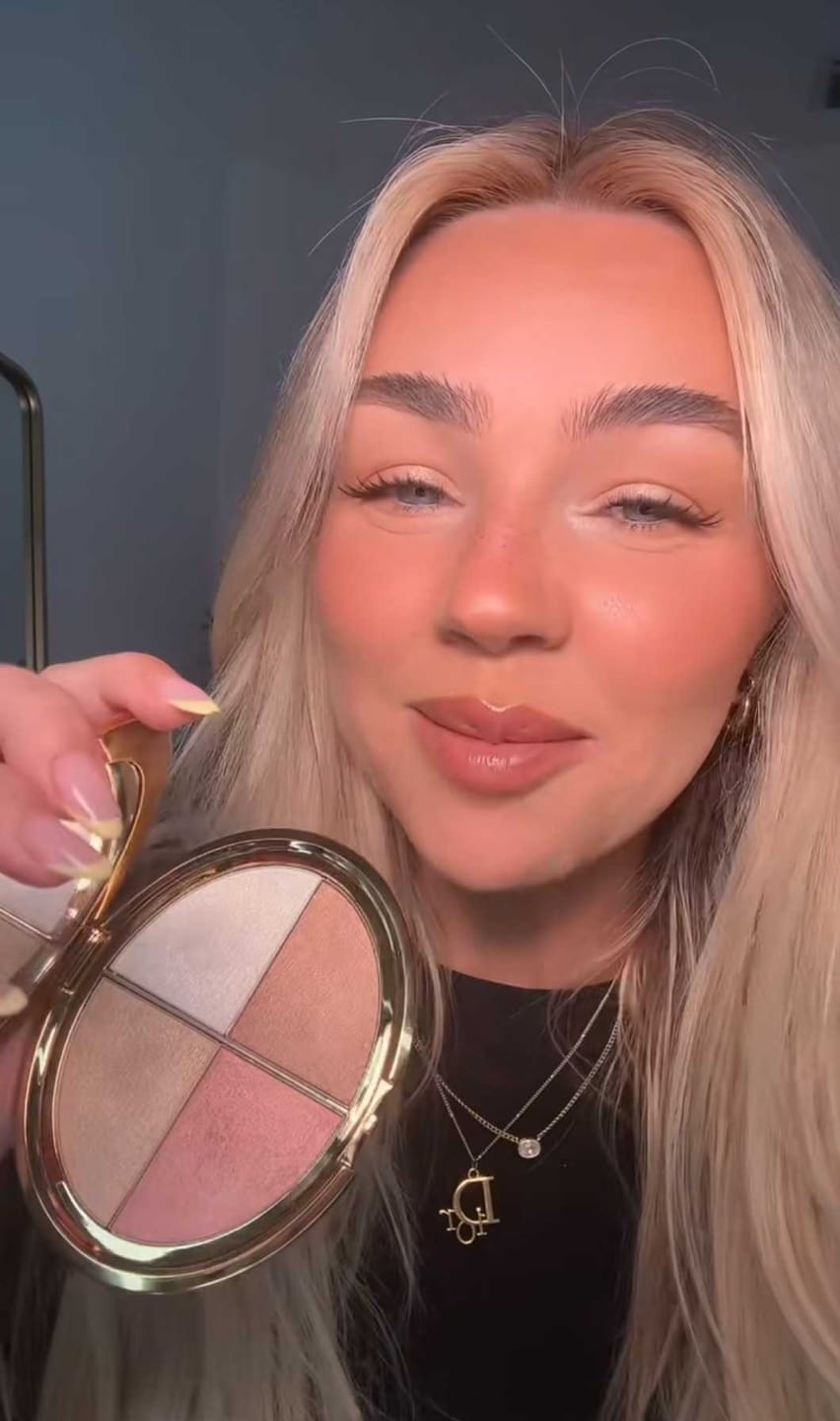Customer photo review of Glow eye & cheek palette