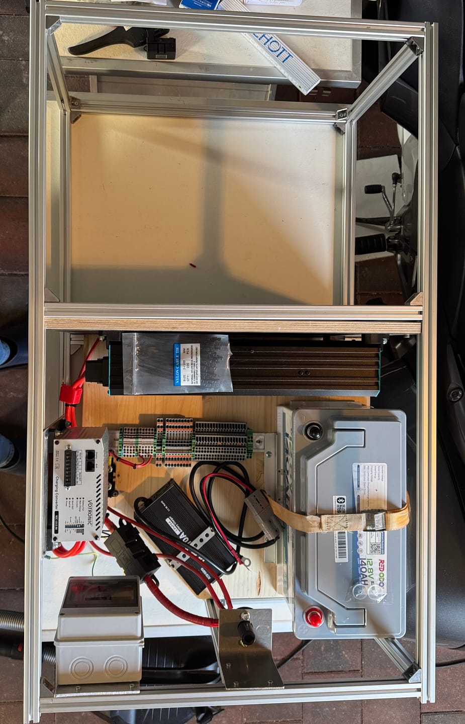 Customer photo review of Redodo 14,6V 10A Lifepo4 Batterieladegerät für Lithium-Eisenphosphat-Batterien