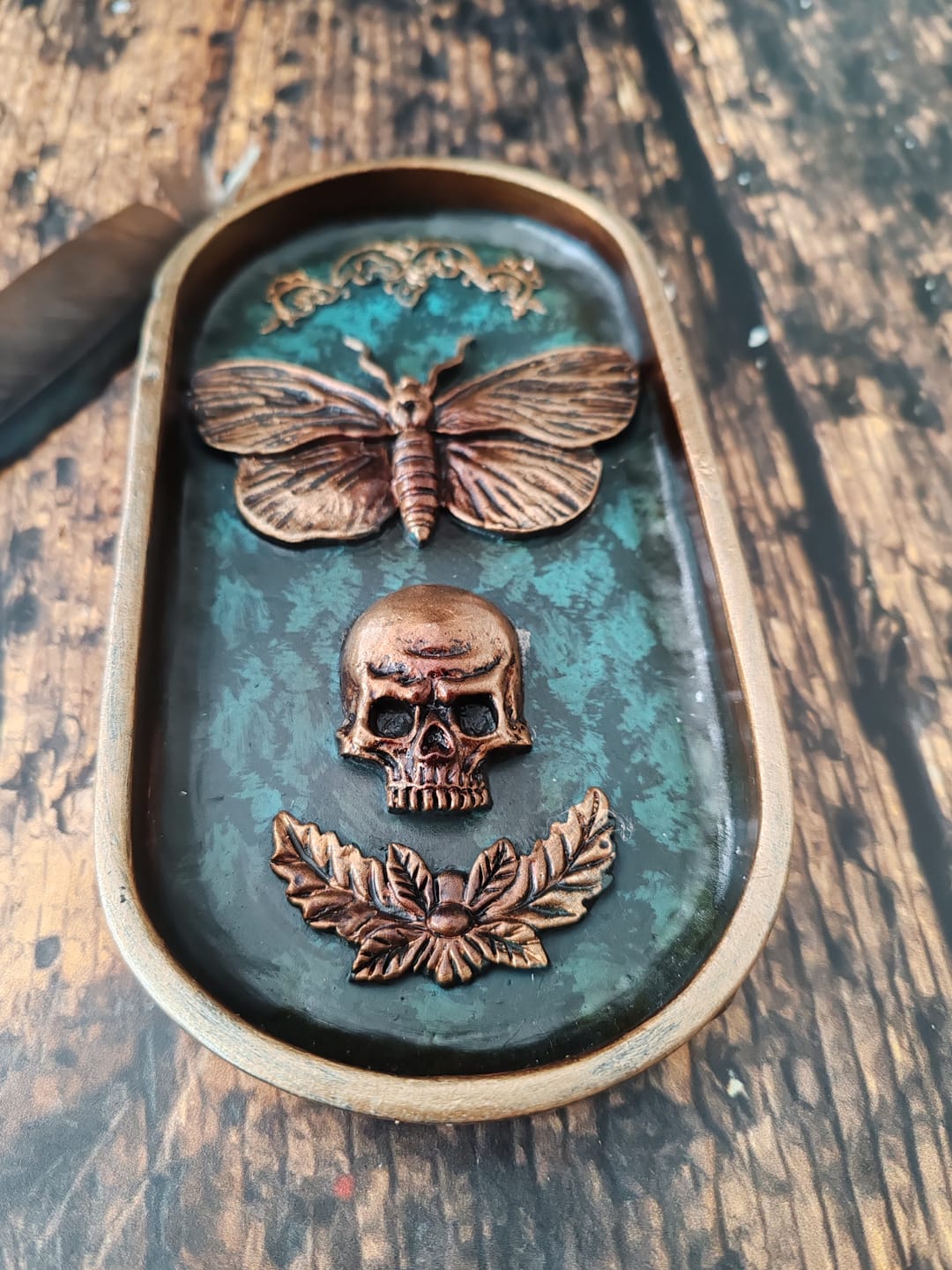 Customer photo review of Räucherstäbchenhalter Totenkopf – Gotischer Halter mit Motte