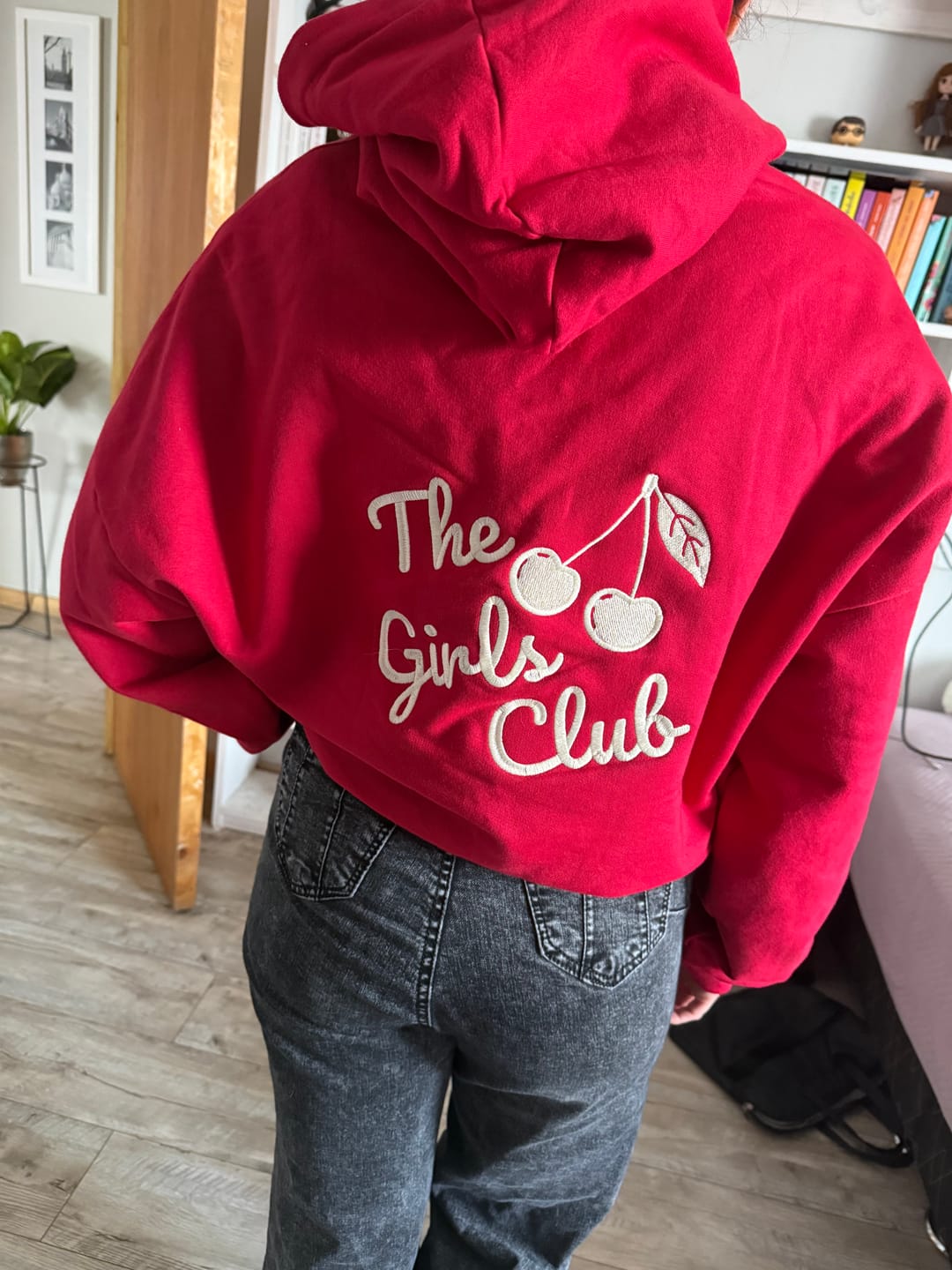 Customer photo review of POLERÓN HOODIE ROJO - OVERSIZE CON GORRO LOGO Y ESPALDA BORDADO