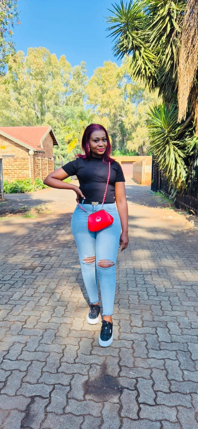 Customer photo review of ERA Mini Kisslock Chain Bag – Red
