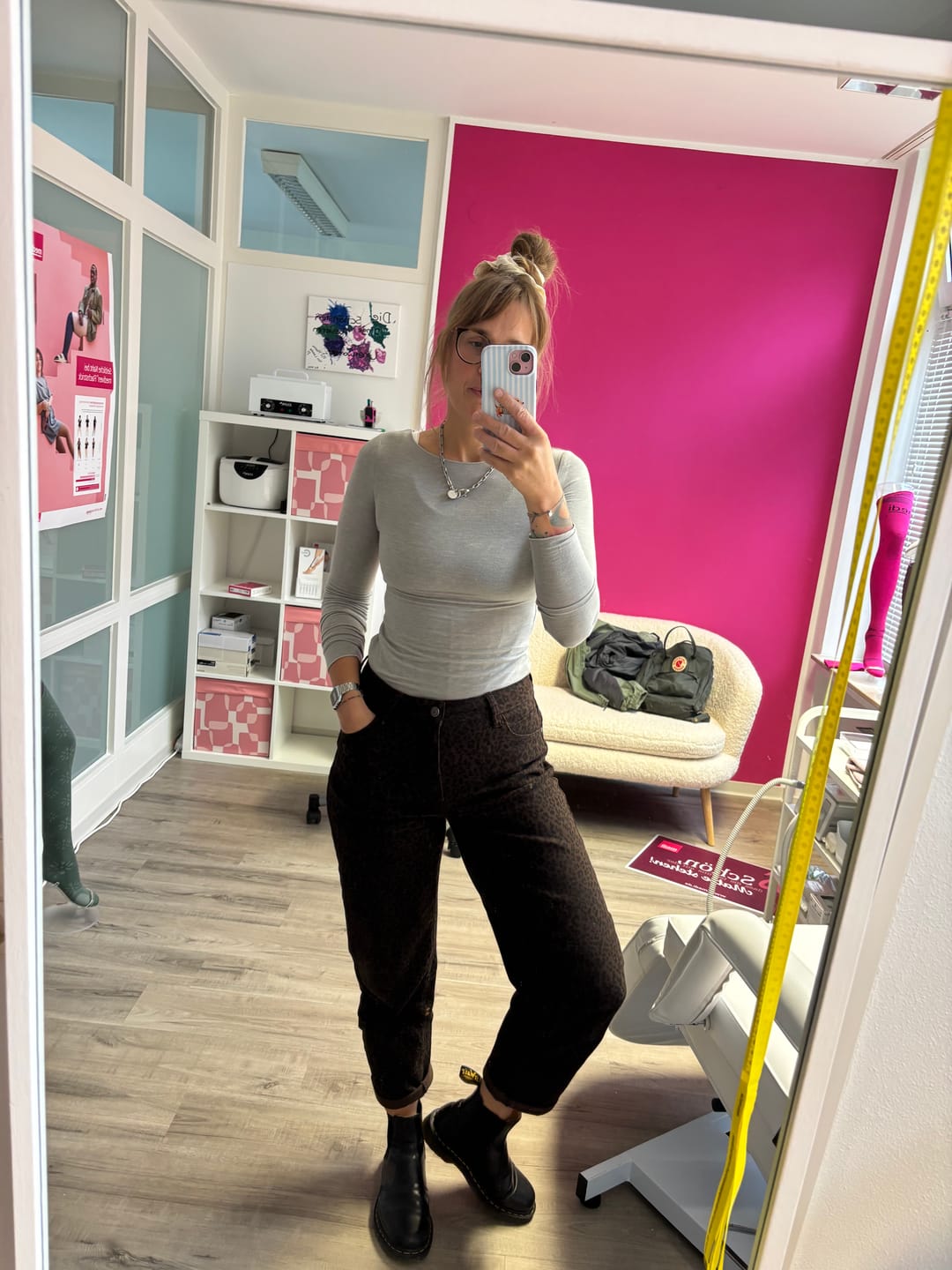 Customer photo review of MOM JEANS Leo Braun