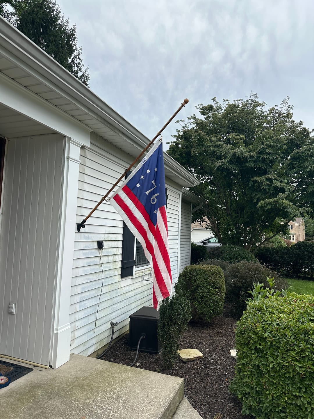 Customer photo review of Non-Tangle Flagpole Spinners