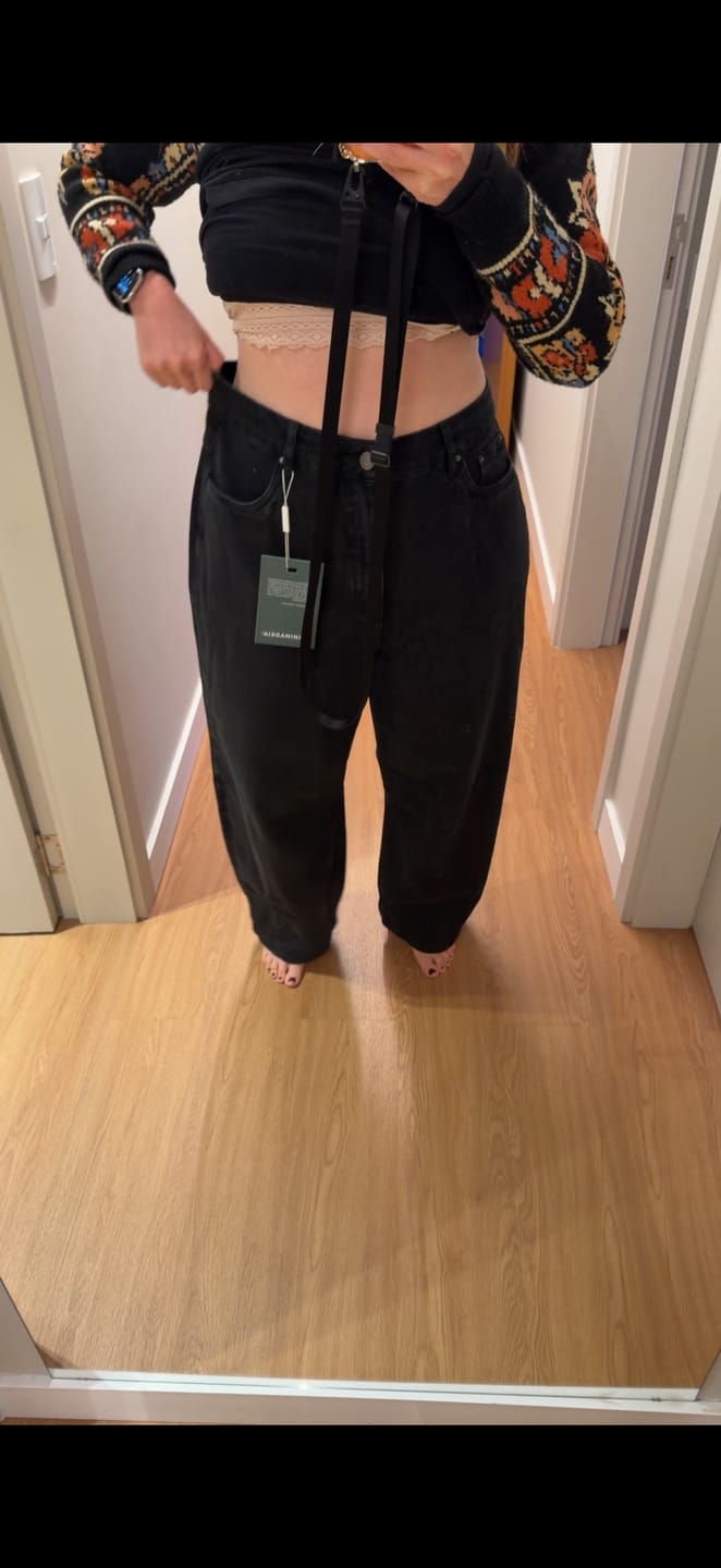 Customer photo review of Calça Jeans Balloon Baobá Preta