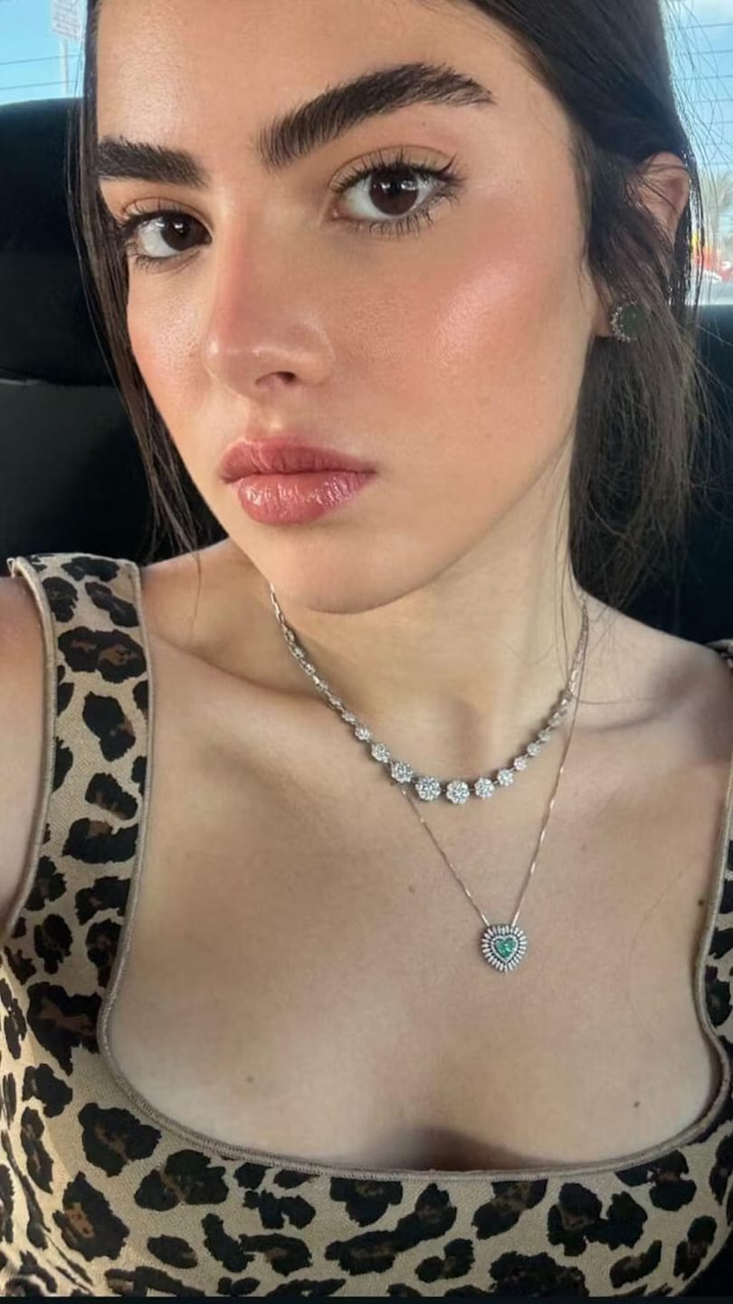 Customer photo review of Glow eye & cheek palette
