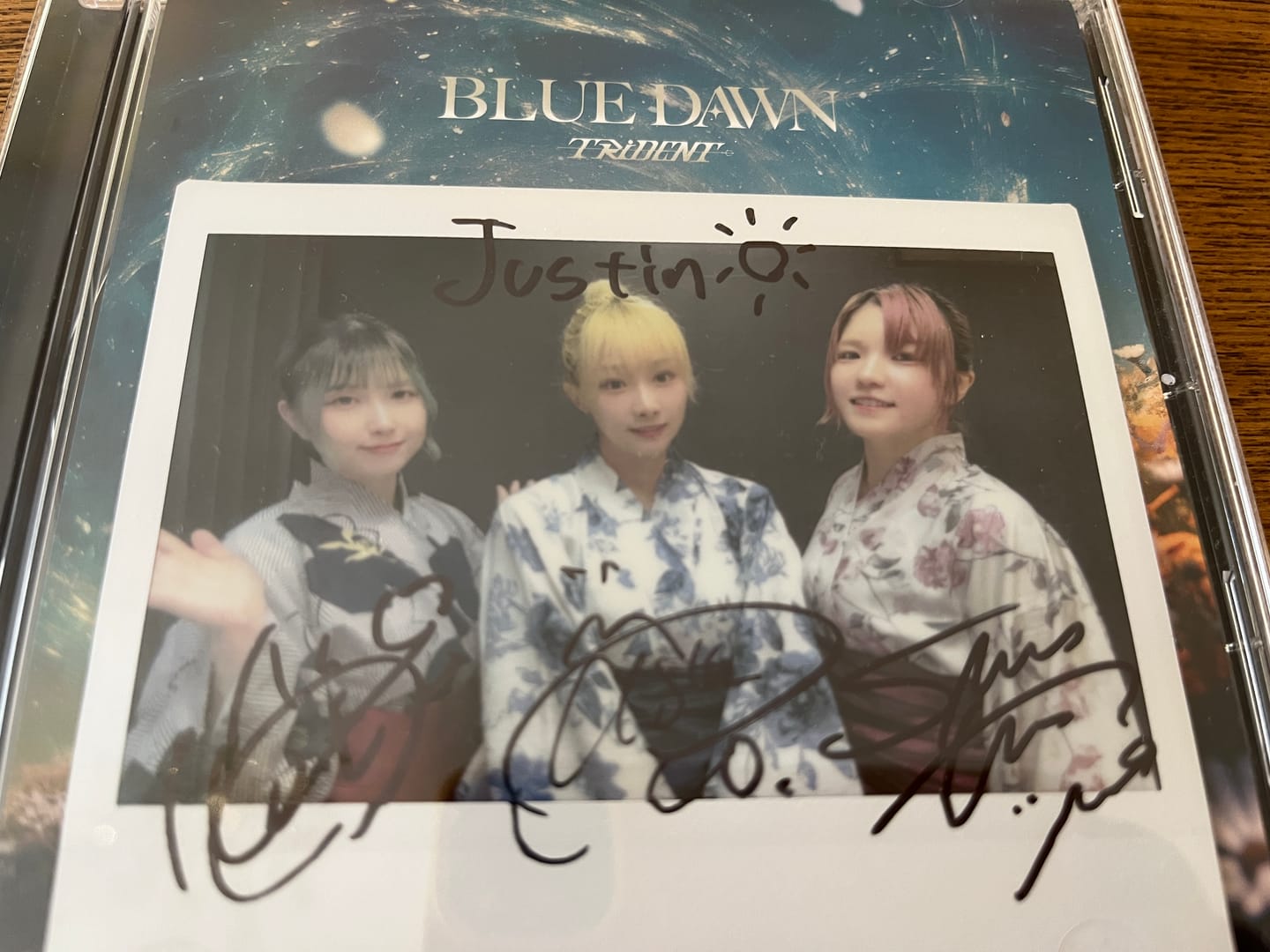 Customer photo review of TRiDENT "ONLINE BROMIDE" Autographed Cheki Polaroid Photo (With Your Custom Name) - All Members