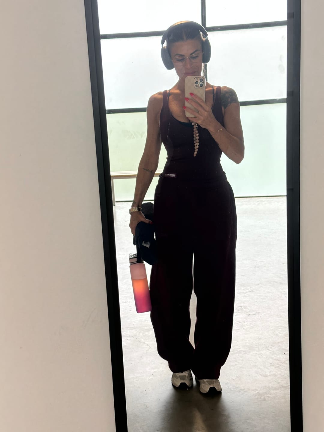 Customer photo review of BASICS STRAIGHT LEG SWEATPANTS DARK PLUM