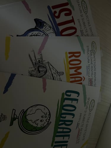 Customer's Pachet Bacalaureat set consisting of three colorful subject guides for Română, Istorie, and Geografie.