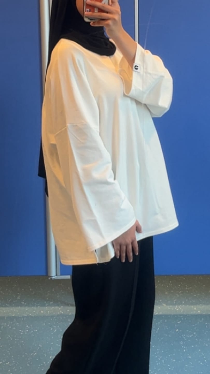 Customer photo review of Oversized Long-sleeved T-shirt - Off White