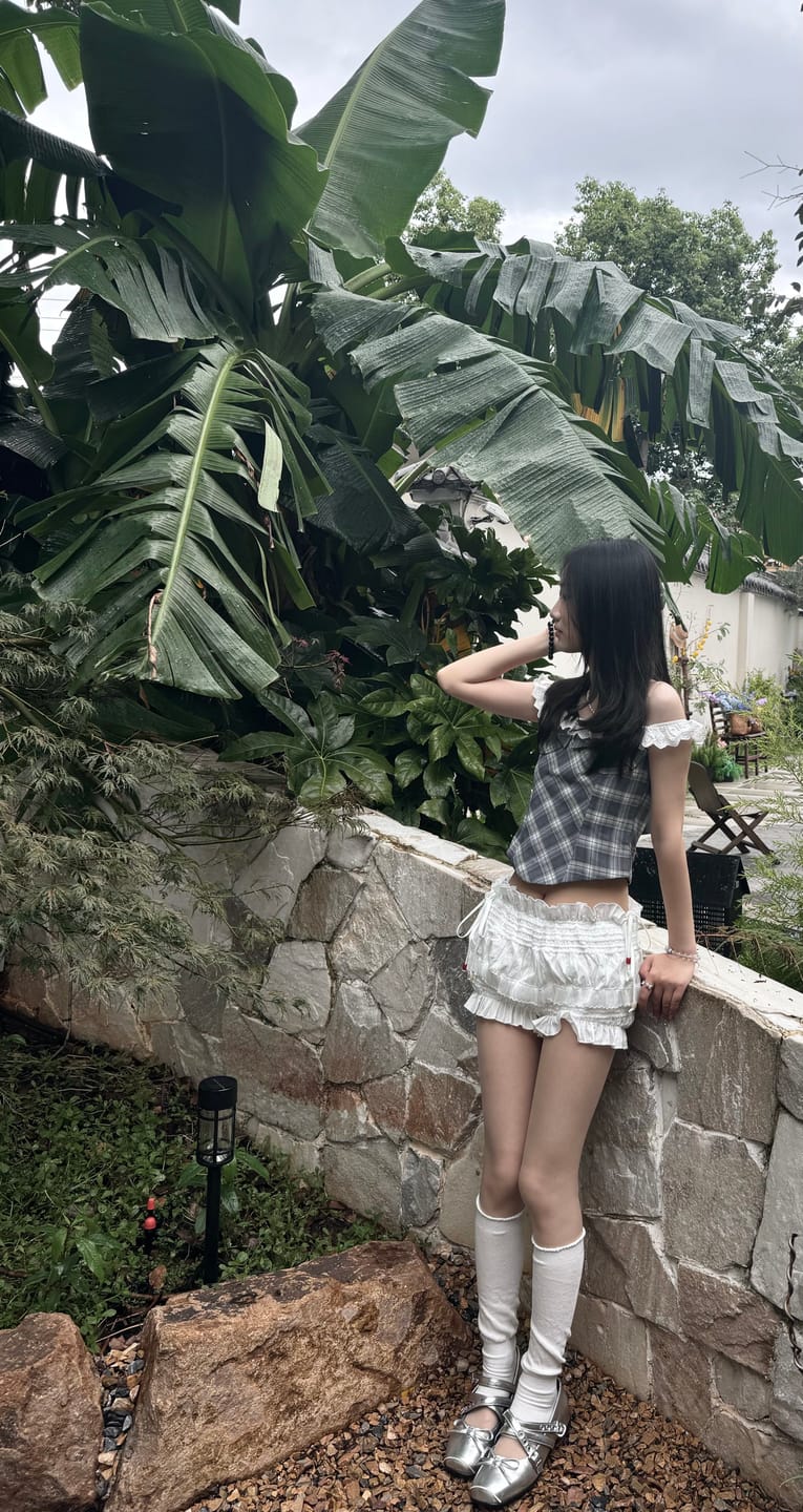 Customer photo review of WARDEN EDGE Off Shoulder Plaid Corset Top Lace Trim Structured Bustier