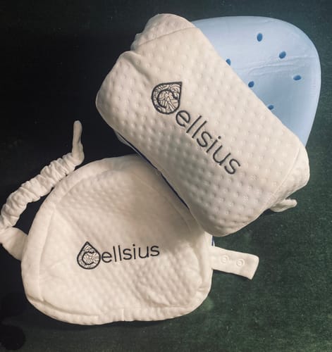 Reviewer's white Cellsius knee cushion with a spare cover and inner foam pad.