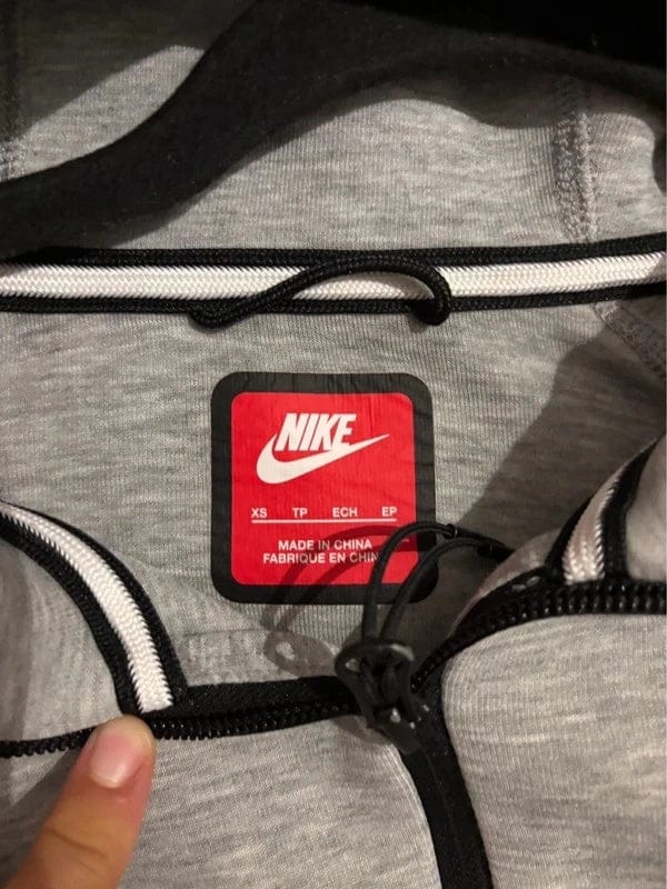 Customer photo review of Sweat à capuche Nik tech fleece gris S
