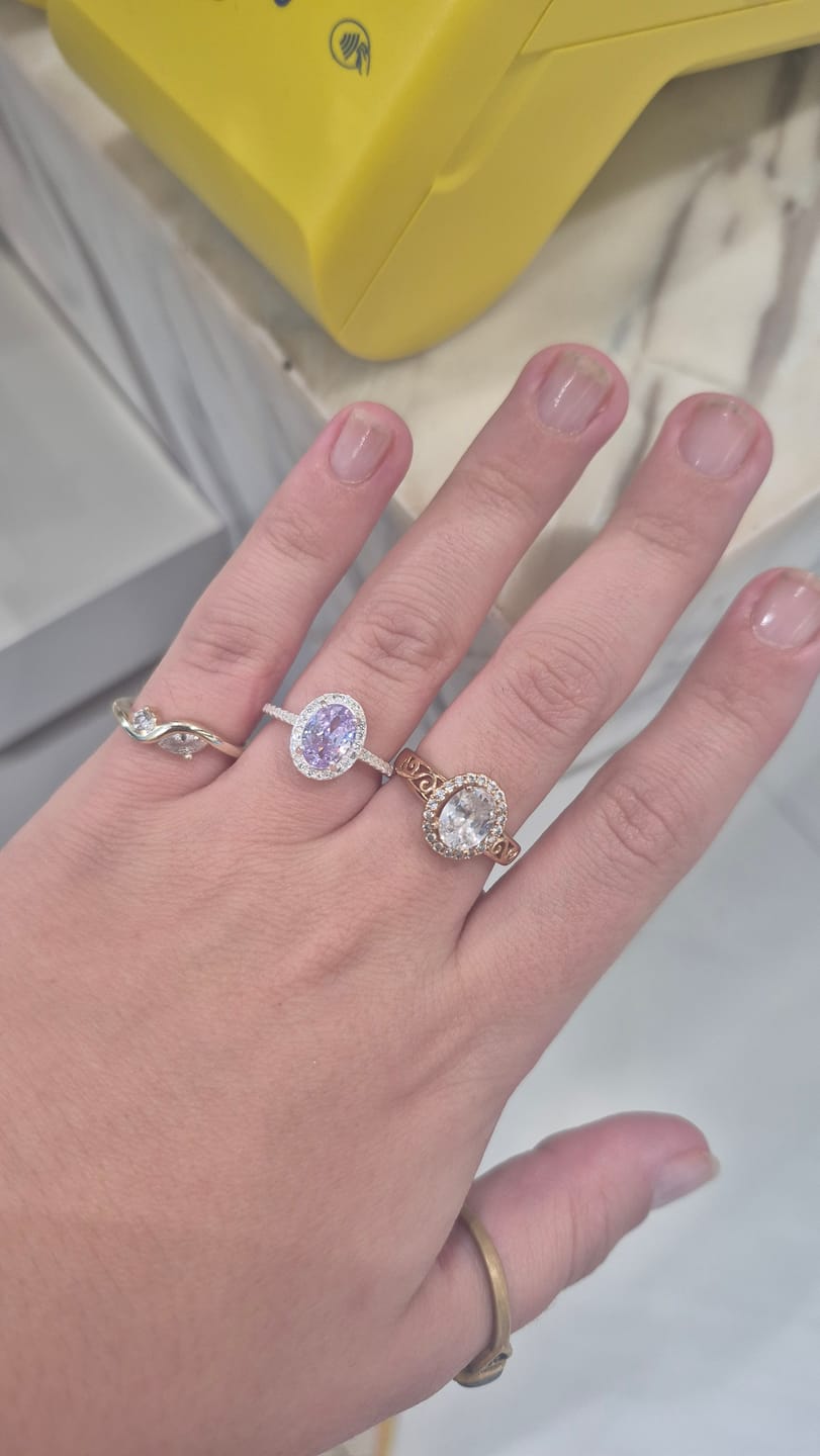Customer photo review of Anillo Zirconia Ovalada