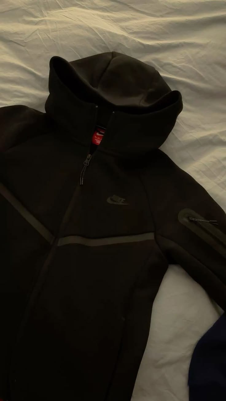 Customer photo review of Tracksuit