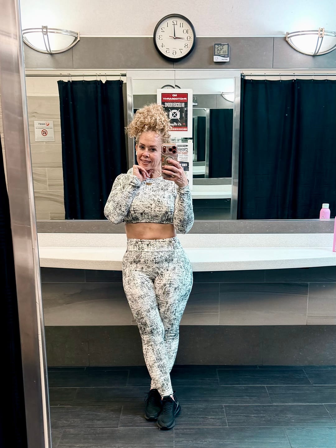 Customer photo review of Static High Waist Scrunch Legging