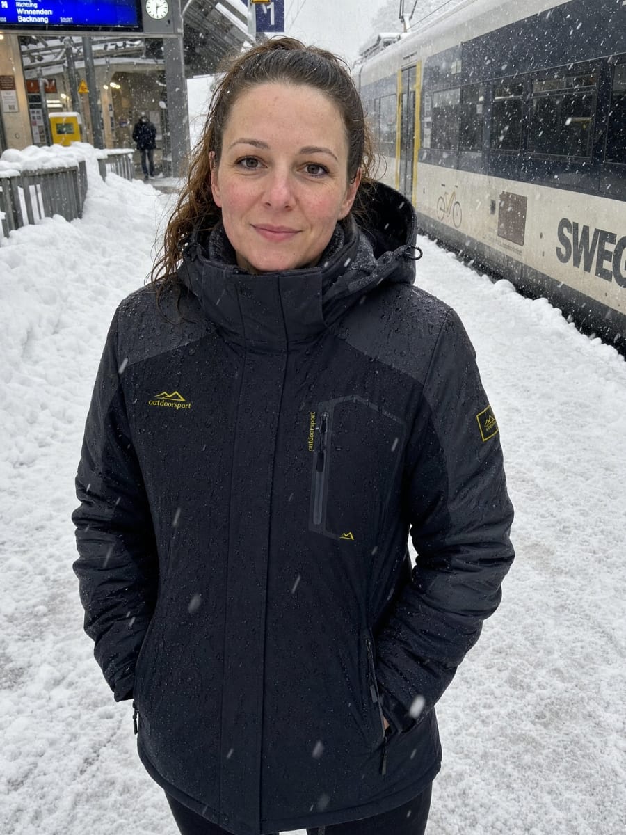 Customer photo review of Warme Outdoor Winterjacke Damen – wind- & wasserdicht