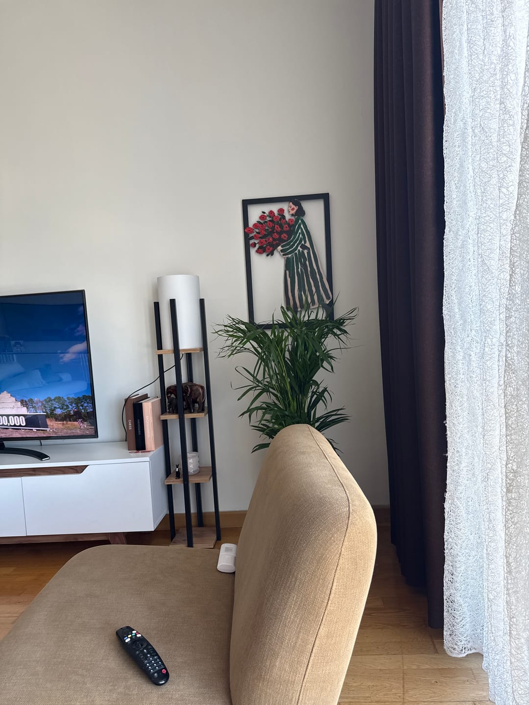 Customer photo review of Rose Lady Metal Tablo