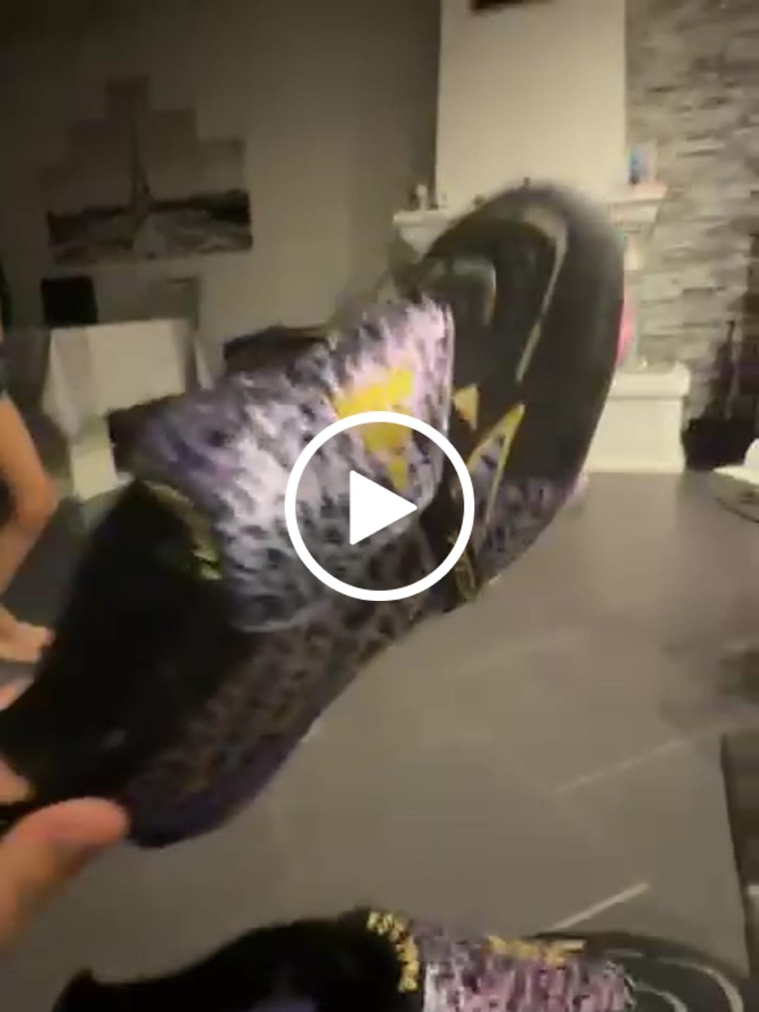 Customer video review of Adidas Predator 26 Elite Fold-over Tongue FG Kaká - Noir/Violet/Doré ÉDITION LIMITÉE