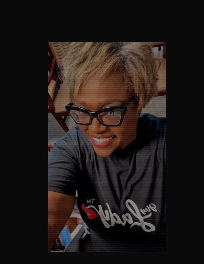 Customer photo review of Hey Lady💋™ Favorite Short Sleeve T-shirt