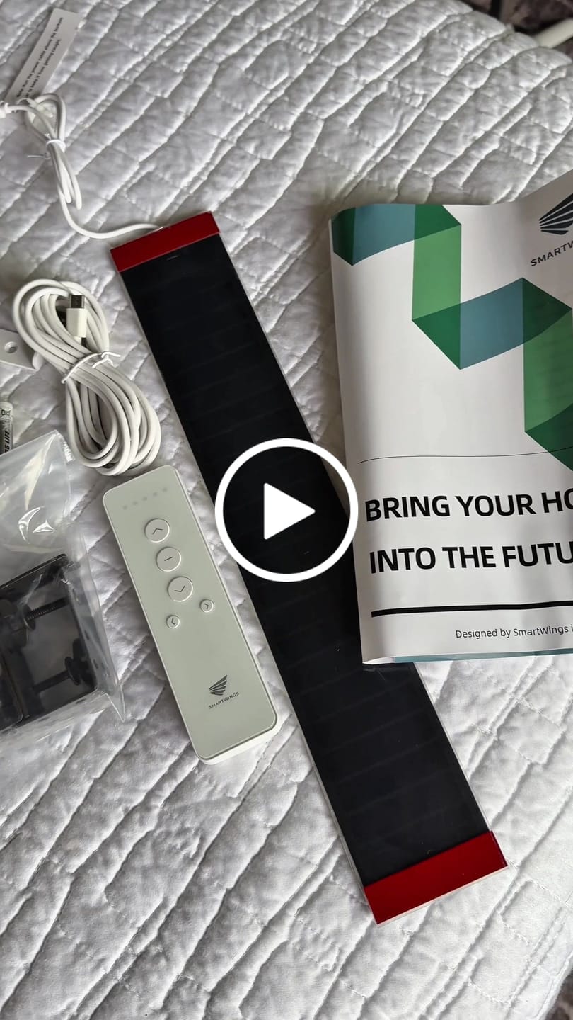 Customer video review of SmartWings Motorized Linen Roman Shades 50%/70%/100% Blackout Daphne