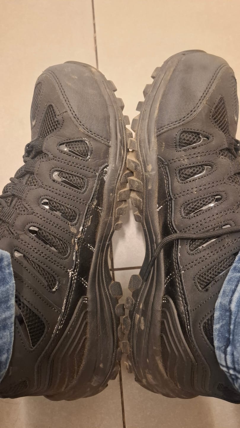 Customer photo review of Skechers Botín Mujer Seguridad Bellshill Negro