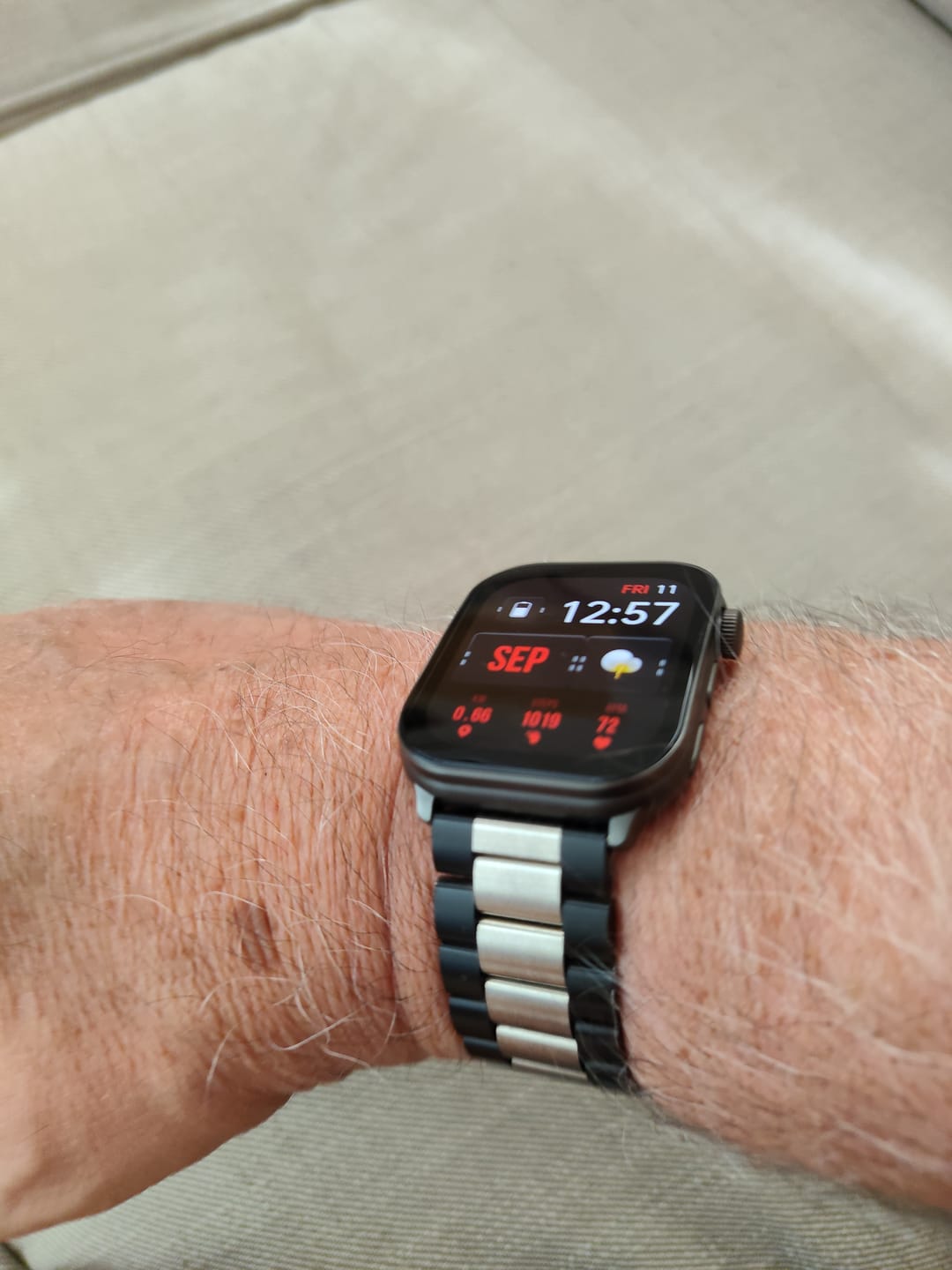 Customer photo review of Bracciale a acciaio nero/argento