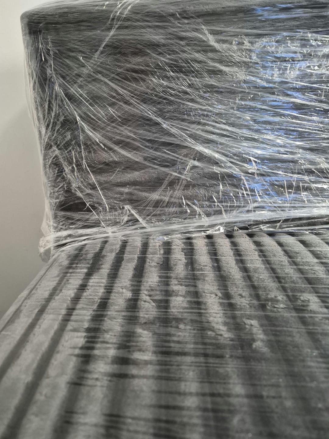 Customer photo review of Colțar extensibil dumonde cu ladă de depozitare Loana XL Tilia Gri 90 II 335x185 cm