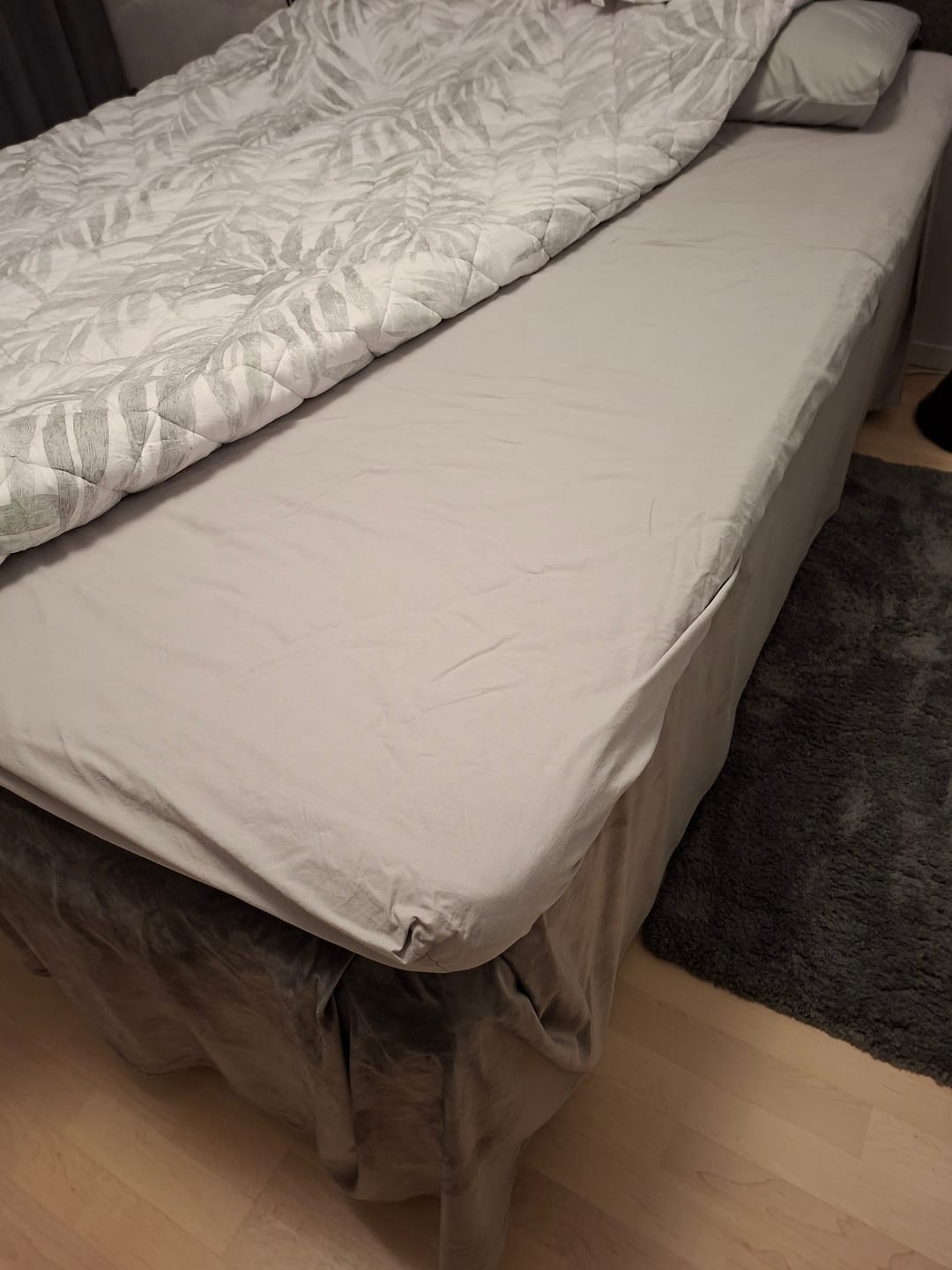 Customer photo review of Puuvilla muotoonommeltu lakana Harmaa