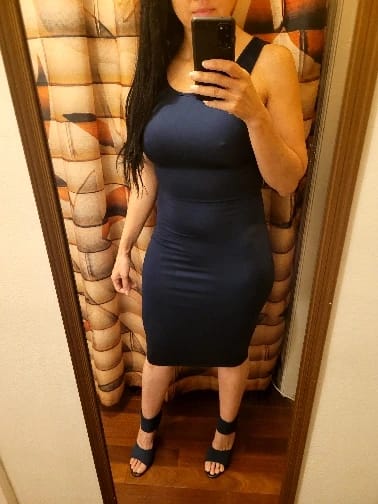 Customer photo review of Robe Sarah – Robe midi moulante à col carré