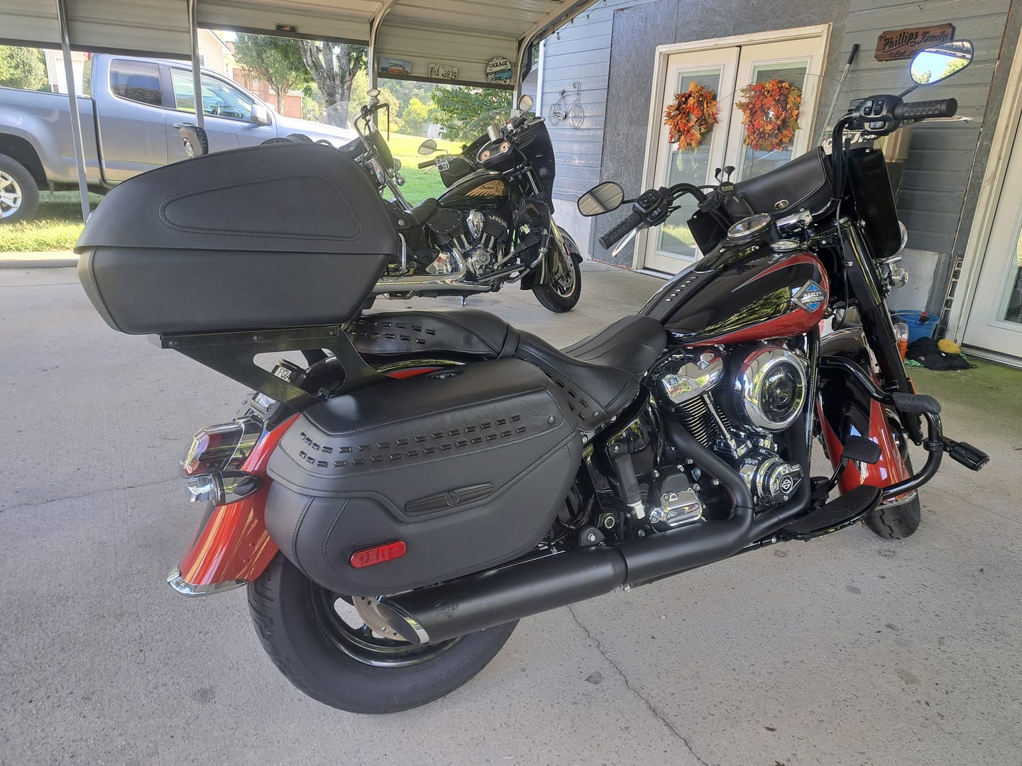 Customer photo review of 42L - Challenger XL Leather Wrapped Hard Motorcycle Trunk for Harley Davidson