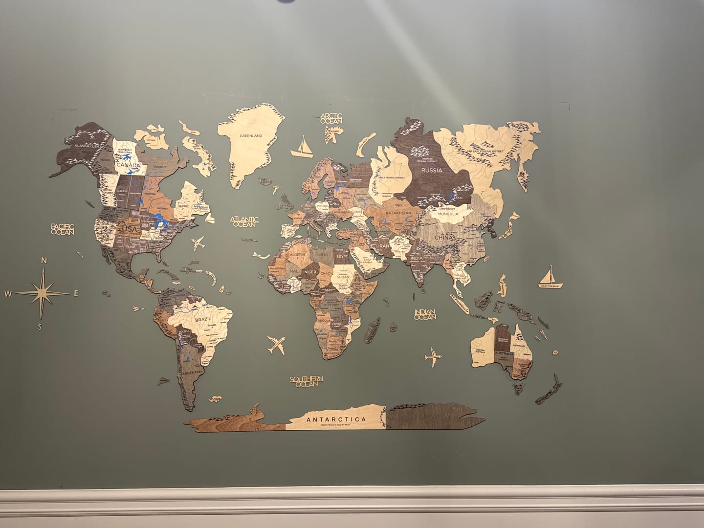 Customer photo review of Mappa del Mondo 3D in Legno Smokey