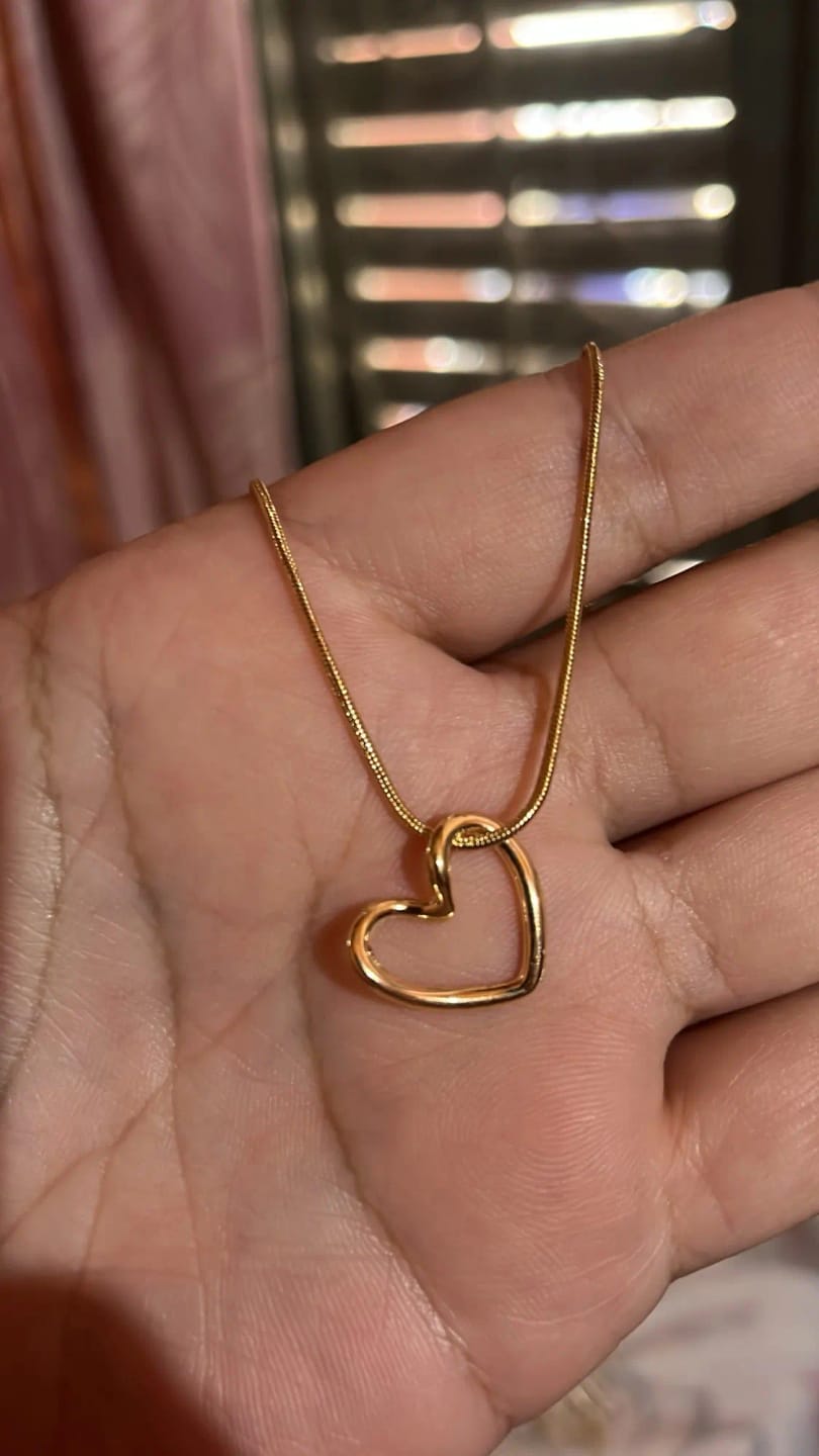 Customer photo review of 18K Elegant Heart-Shaped Pendant Necklace for Girls
